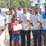 திருச்சி அரசங்குடி மேலத்தெரு பகுதி மக்களுக்கு பட்டா வழங்க கோரி கலெக்டரிடம் கிராம மக்கள் மனு:-