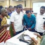 திருவெறும்பூர் வேங்கூர் பகுதியில்  இலவச வீட்டுமனை பட்டா கேட்டு கலெக்டரிடம்  மனு பா.ஜ.க. இந்திரன் தலைமையில் பொதுமக்கள் அளித்தனர்:-