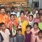 தேசிய கராத்தே போட்டியில்  பதக்கம் வென்ற மாணவிகளுக்கு திருச்சி ஏர்போர்ட்டில் உற்சாக வரவேற்பு:-.