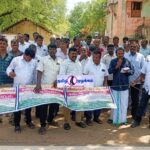 தொழிலாளர் துறை அதிகாரிகள் மீது நடவடிக்கை எடுக்க கோரி திருச்சியில் போக்குவரத்து தொழிலாளர்கள் ஆர்ப்பாட்டம்:-