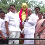 திருச்சி வந்த முன்னாள் மத்திய அமைச்சர்  கே.வி.தங்கபாலு ஸ்ரீரங்கம் பகுதியில் உள்ள காமராஜர் சிலைக்கு மாலை அணிவித்து மரியாதை செலுத்தினர்:-