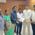 டாஸ்மாக் கடை திறப்புக்கு எதிர்ப்பு தெரிவித்து எம்பி துரை வைகோவிடம் கோரிக்கை மனு அளித்த பொதுமக்கள்:-