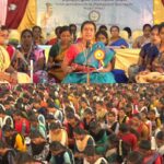 75-திருக்குறளை இசை அமைத்து பாடி உலக சாதனை படைத்த திருச்சி எஸ்.ஆர்.சி கல்லூரி மாணவிகள்:-