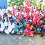 அடிப்படை வசதிகள் செய்து தராத ஸ்ரீரங்கம் மாநகராட்சியை கண்டித்து காத்திருப்பு போராட்டத்தில் ஈடுபட்ட பொதுமக்களால் திருச்சியில் பரபரப்பு:-,