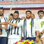 மனிதநேய மக்கள் கட்சி சார்பில் திருச்சியில் நடந்த பொதுக்கூட்டத்தில் தலைவர் பேராசிரியர் ஜவாஹிருல்லா எம்எல்ஏ அவர்களுக்கு வீரவால் வழங்கினார்.