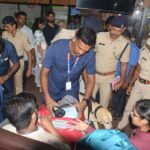 திருச்சி ரயில் நிலையத்தில் வெடிகுண்டு நிபுணர்கள் மோப்பநாய் உதவியுடன் அதிரடி சோதனை நடத்தினர்:-