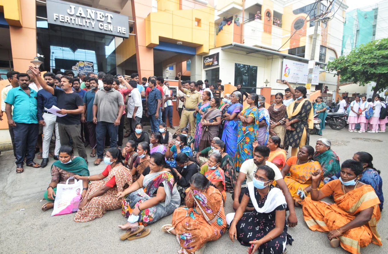 திருச்சியில் இளம்பெண் உயிரிழப்பு – மருத்துவமனையை கண்டித்து உறவினர்கள் சாலை மறியல் போராட்டத்தால் பரபரப்பு:-