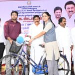 குழந்தைகள் தினத்தை முன்னிட்டு பள்ளி மாணவ, மாணவிகளுக்கு விலையில்லா மிதிவண்டிகளை அமைச்சர் கே.என்.நேரு வழங்கினார்.