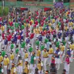 திருச்சியில் வந்தே மாதரம் பாடலை பாடி அசத்திய பள்ளி மாணவர்கள்:-