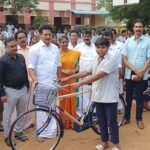 திருச்சி திருவெறும்பூர் தொகுதிக்கு உட்பட்ட பள்ளி மாணவ மாணவிகளுக்கு விலையில்லா மிதிவண்டிகளை அமைச்சர் முனைவர் அன்பில் மகேஸ் வழங்கினார்:-