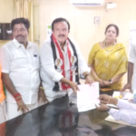 அதிமுக மாவட்ட செயலாளர் சீனிவாசன் தலைமையில் ஊர்வலமாக வந்து வேட்பு மனு தாக்கல் செய்த திருச்சி மேற்கு சட்டமன்றத் தொகுதி அமமுக வேட்பாளர் ராஜசேகர்:-