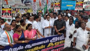 இந்திய தேர்தல் ஆணையரை கண்டித்து திருச்சியில் காங்கிரஸ் கமிட்டி மாவட்ட தலைவர் ரெக்ஸ் தலைமையில் கண்டன ஆர்ப்பாட்டம் நடைபெற்றது:-