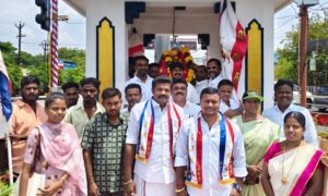 காந்தி ஜெயந்தியை முன்னிட்டு அவரது திருஉருவ சிலைக்கு லட்சிய ஜனநாயக கட்சி சார்பில் மாவட்ட செயலாளர் சதாம் தலைமையில் மாலை அணிவித்து மரியாதை:-