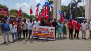 ஞானேஸ் குமாரை பதவி விலக வலியுறுத்தி ரயில் நிலையத்தை முற்றுகையிட முயன்ற மாணவ – இளைஞர் அமைப்பினர் கைது:-